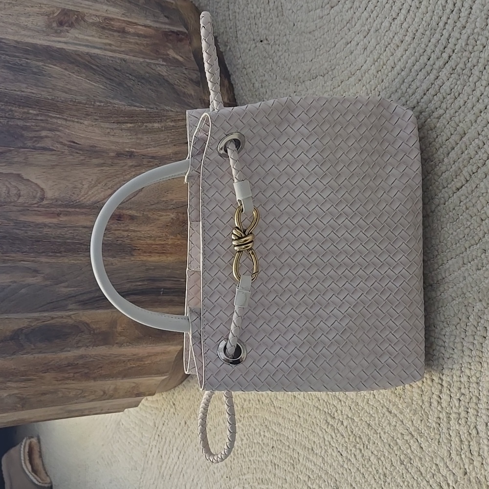 Small beige/ivory Andiamo bag